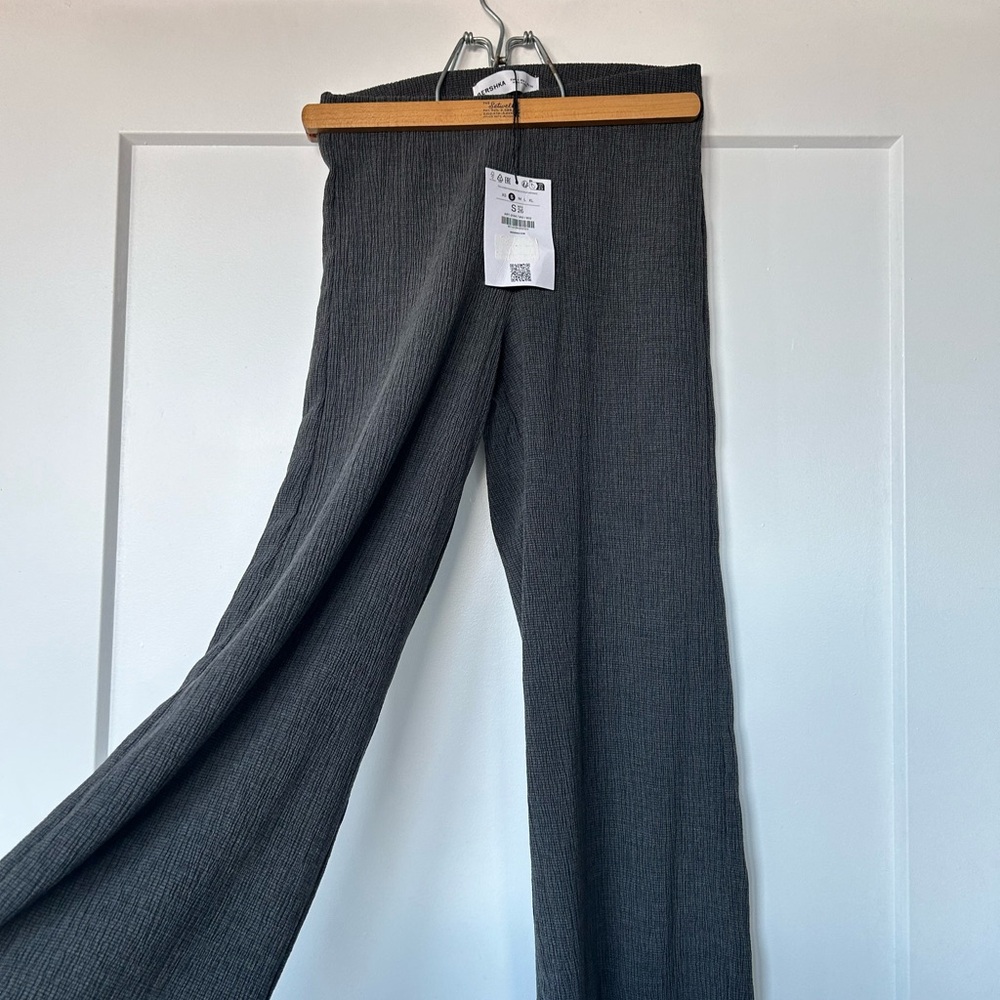 Ribbed Soft touch Bershka wide leg pants in charcoal size small new with tags